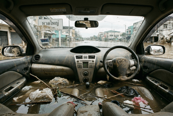 รถจมน้ำจากน้ำท่วม